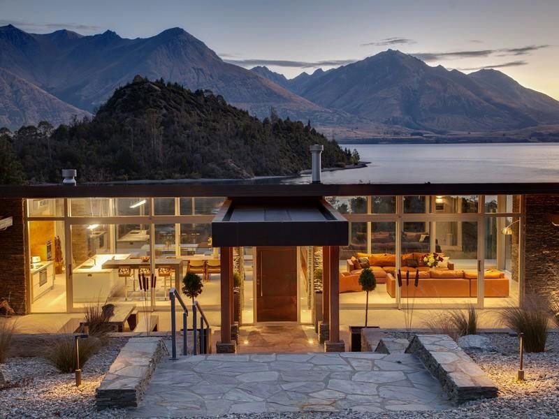 Architectural Lakeside Living