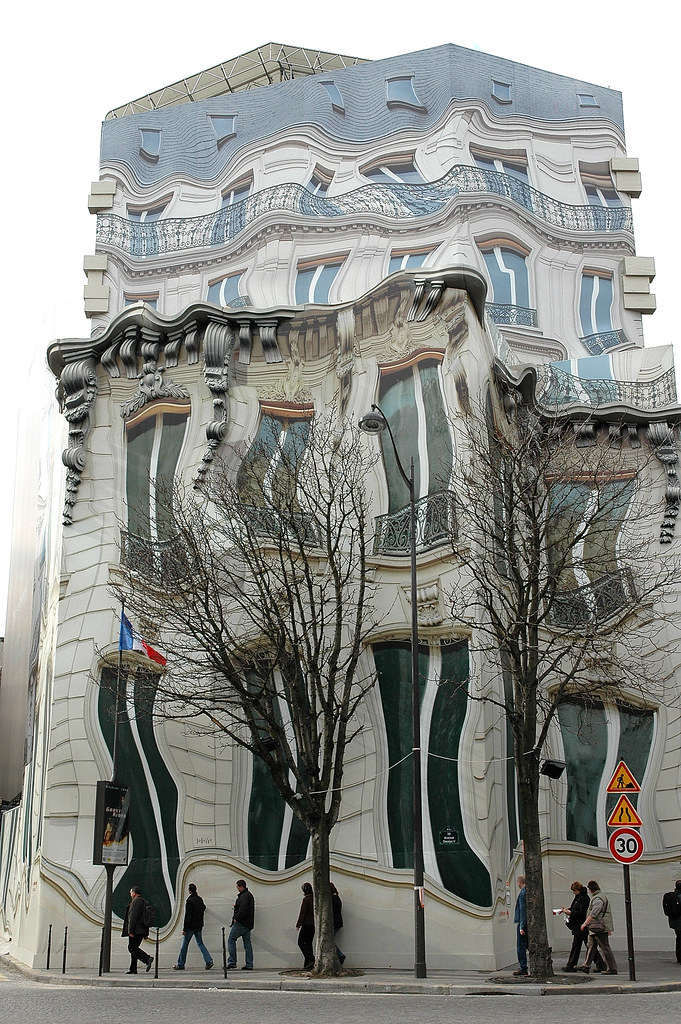 39GeorgeV     wrapped building