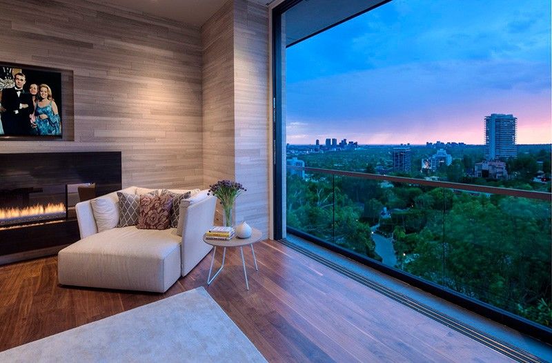 This new house in the Hollywood Hills has dramatic views of Los Angeles