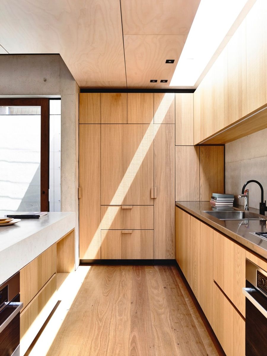 Beach Avenue House: Spacious Family Home Managed to Fit on Tiny Site