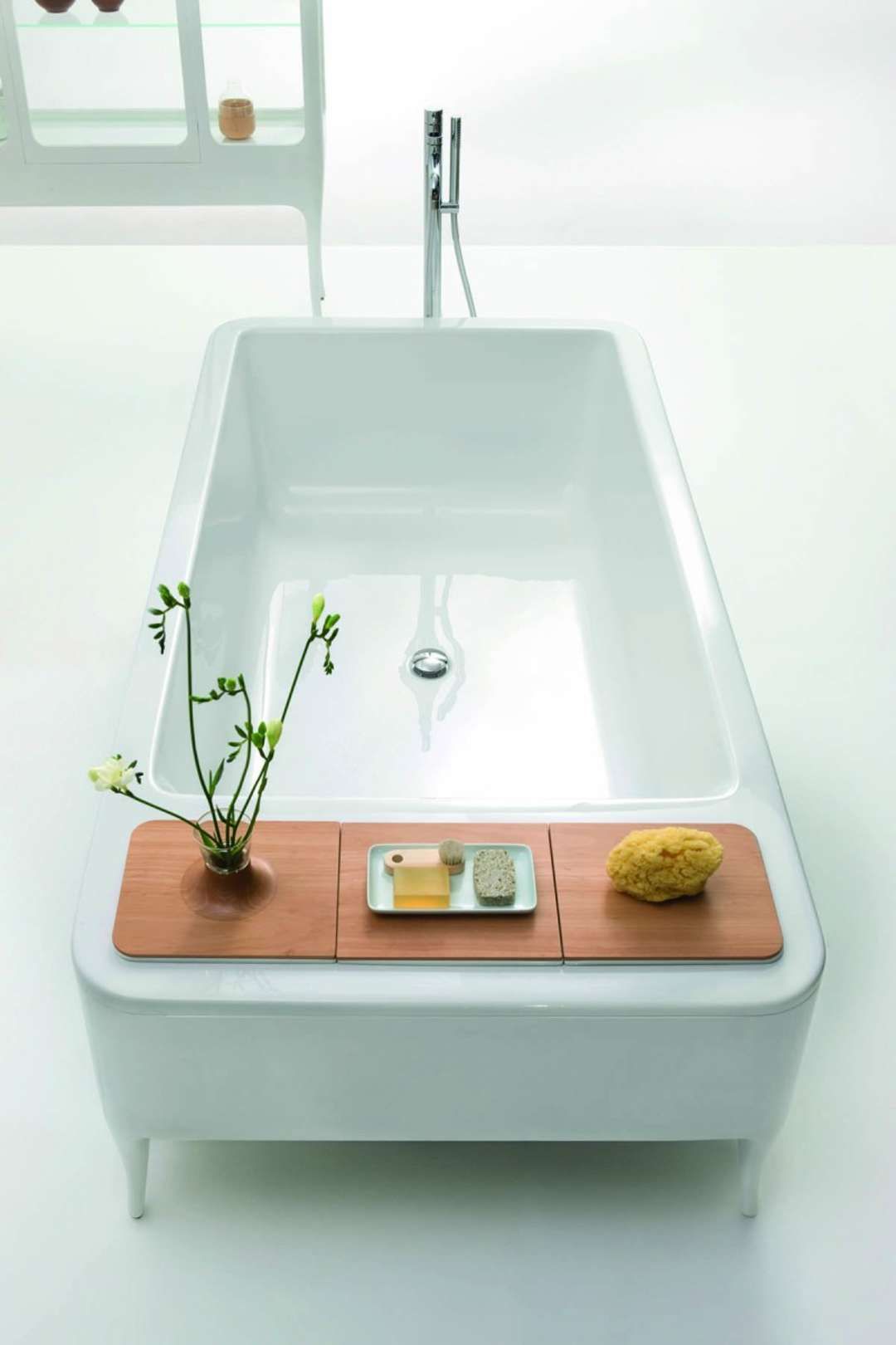 Super Soakers: 9 Out-Of-The-Ordinary Tubs for Updating a Residential Bath