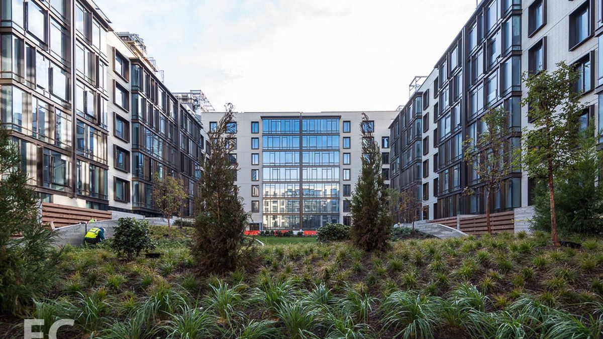 Williamsburg’s Oosten condo shows off its huge interior courtyard