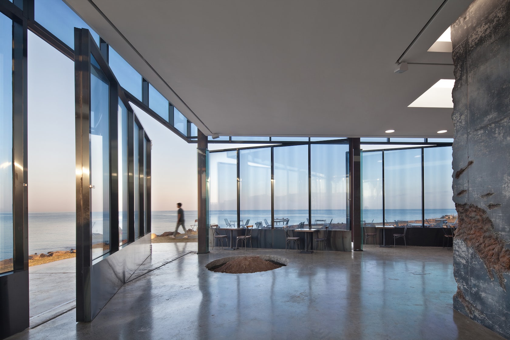 7 Ways to Enliven Your Next Project With Mirrored Glass