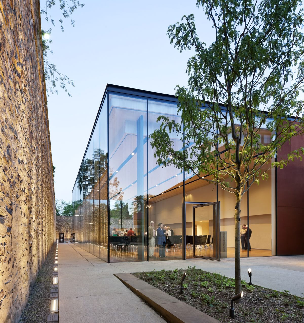 Overlengths up to 18 x 3.21 meters by Thiele Glas | Archello