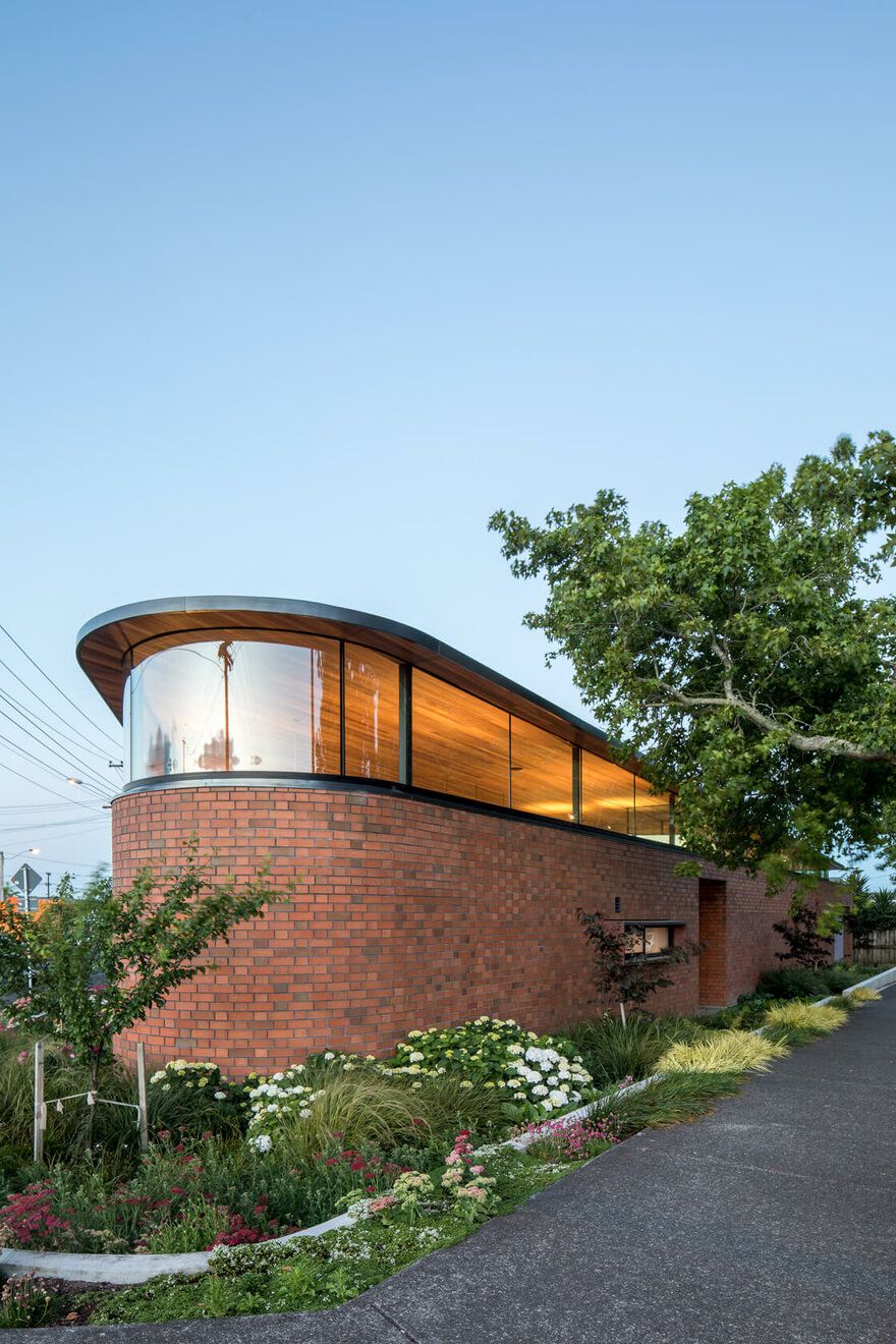 Walled Courtyard House Organised Around a Central Pool