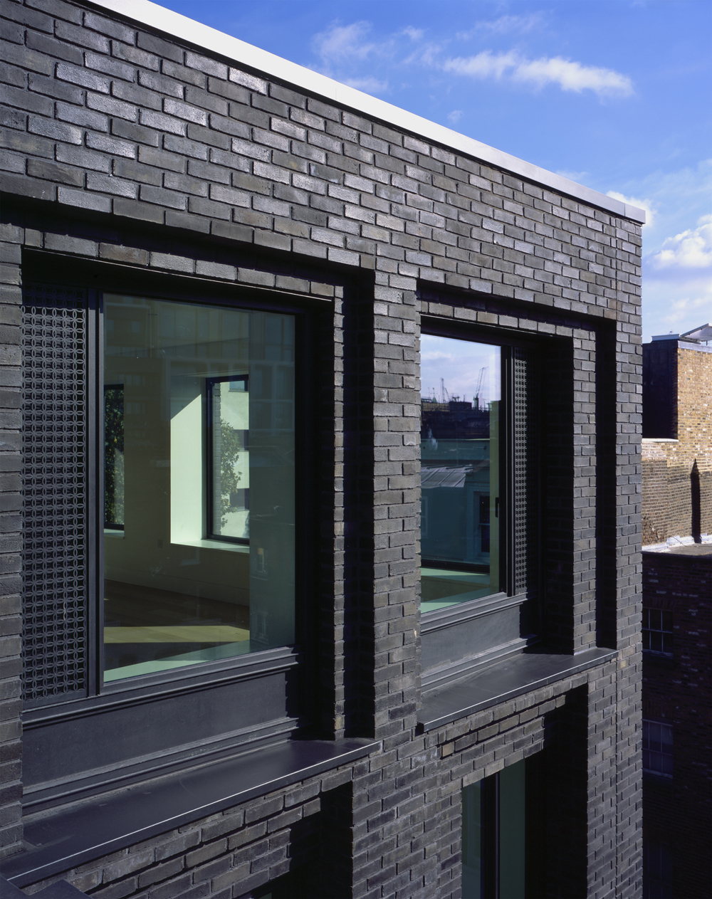 Gallery of Corner House / DSDHA  - 25
