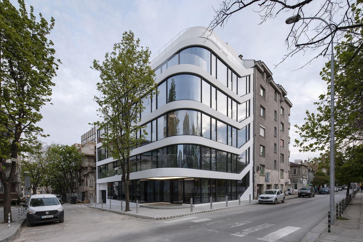 BGA Corporate Building / STARH