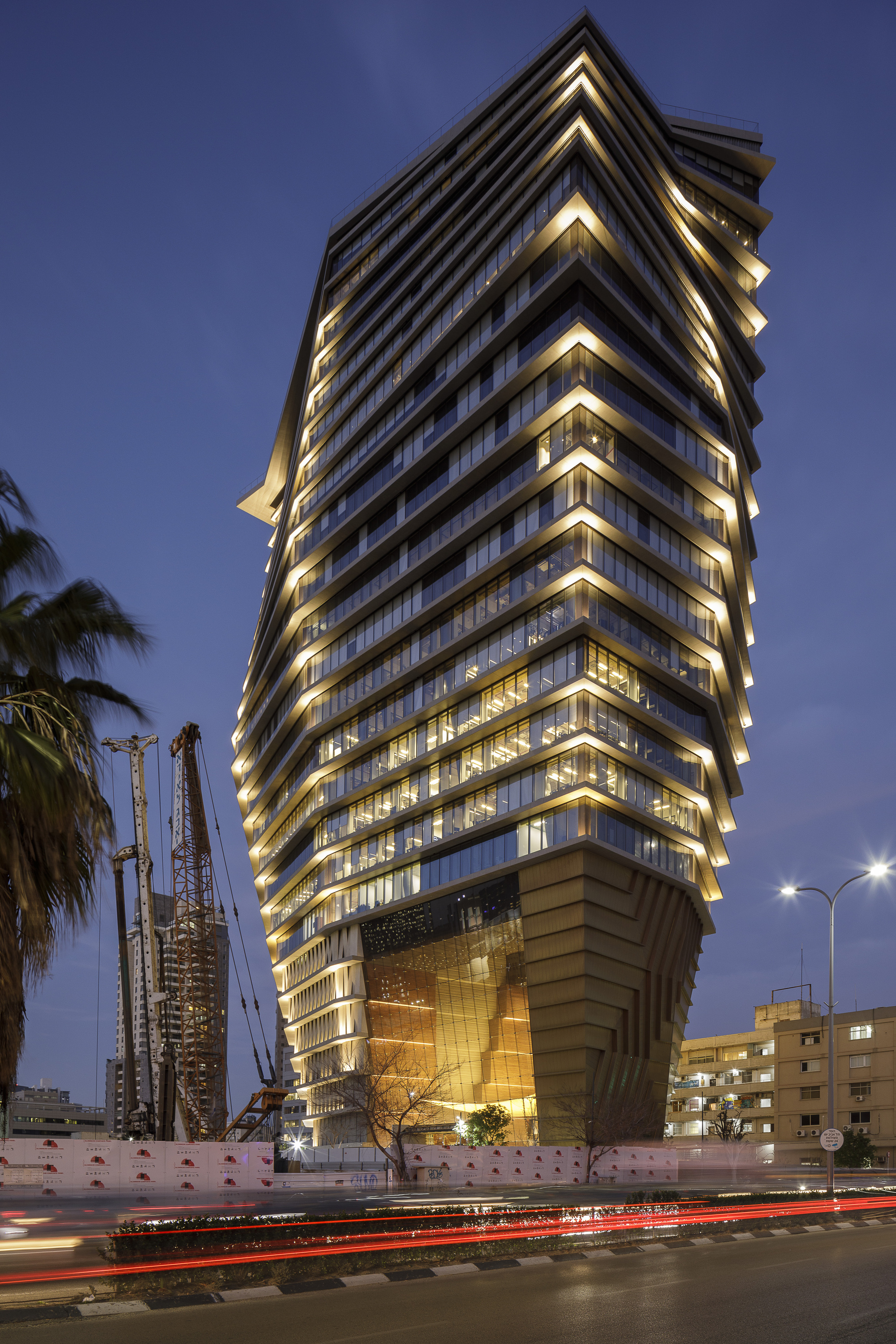 Gallery of ToHA Office Development / Ron Arad Architects  - 10