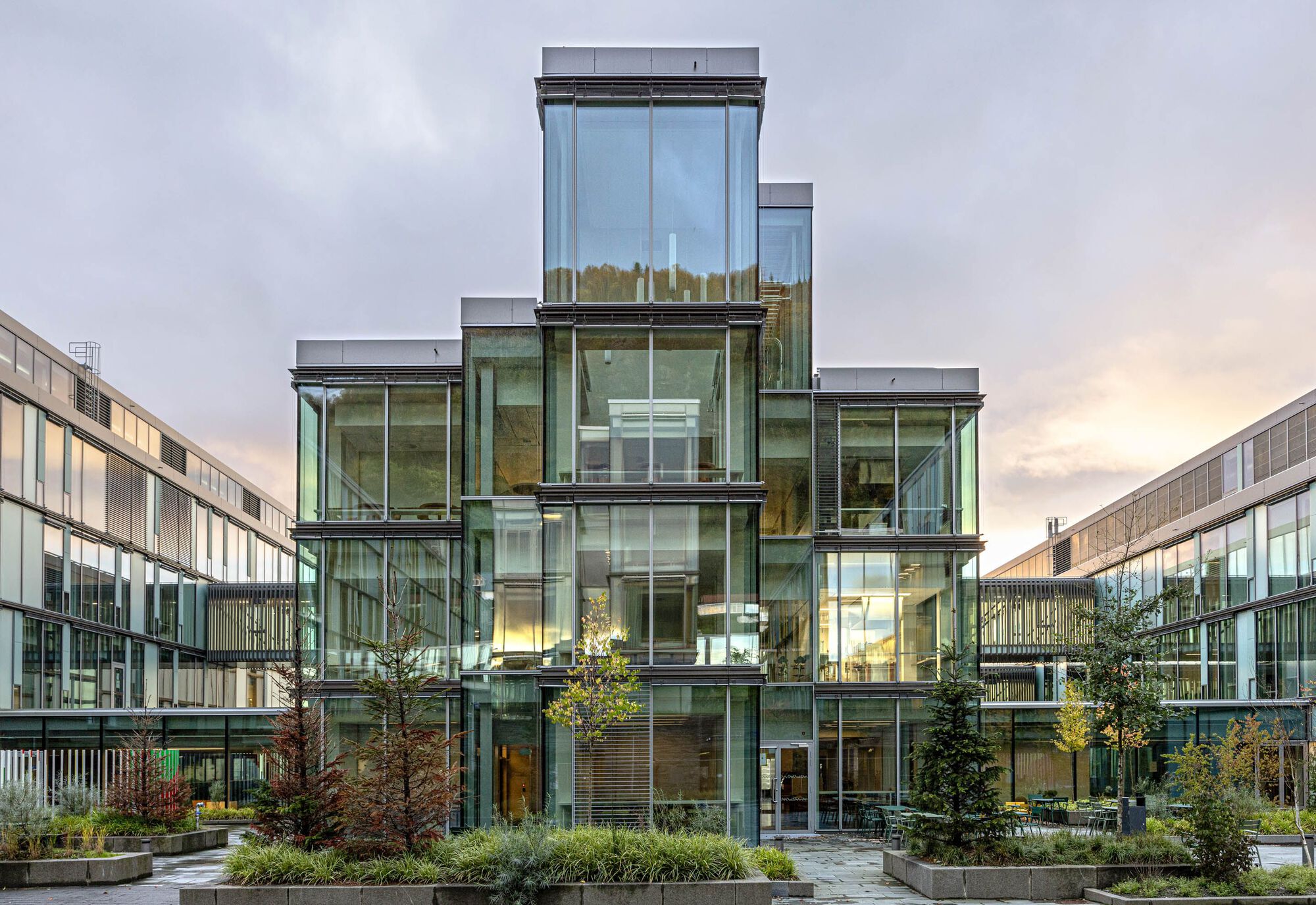 Glasblokkene Haukeland Hospital for Children Youth and Women Schönerr / KHR Architecture + Henning Larsen + PKA Arkitekter